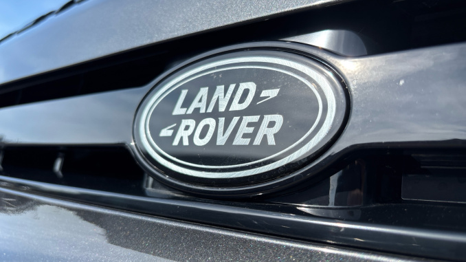 Land Rover Defender 3.0 D350 X-Dynamic HSE 90 3dr Auto Diesel Estate - Image 41
